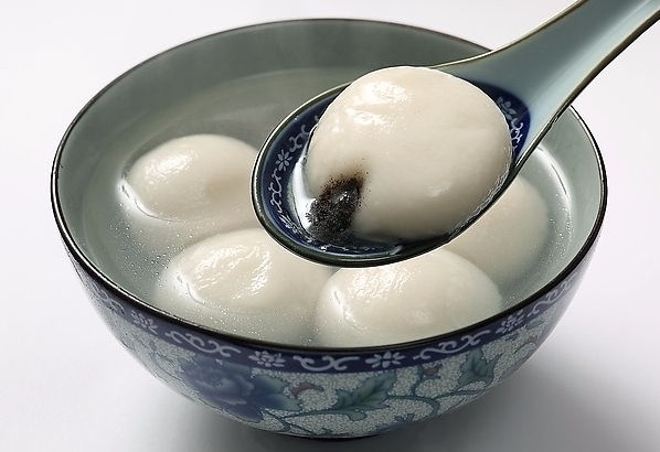 Chinese Astrology This is how the sesame paste filling looks like.